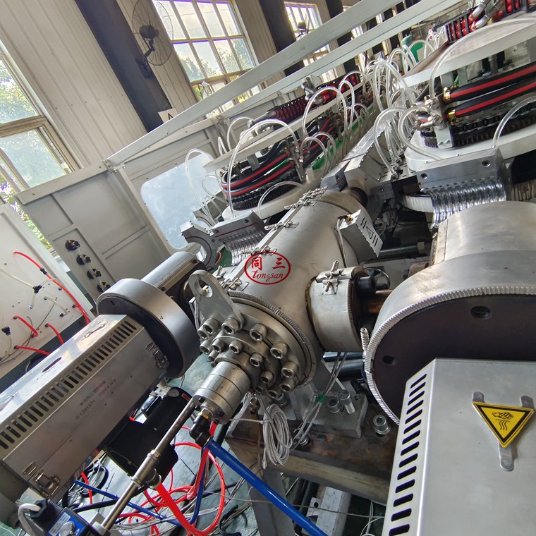 dwc pipe machine26
